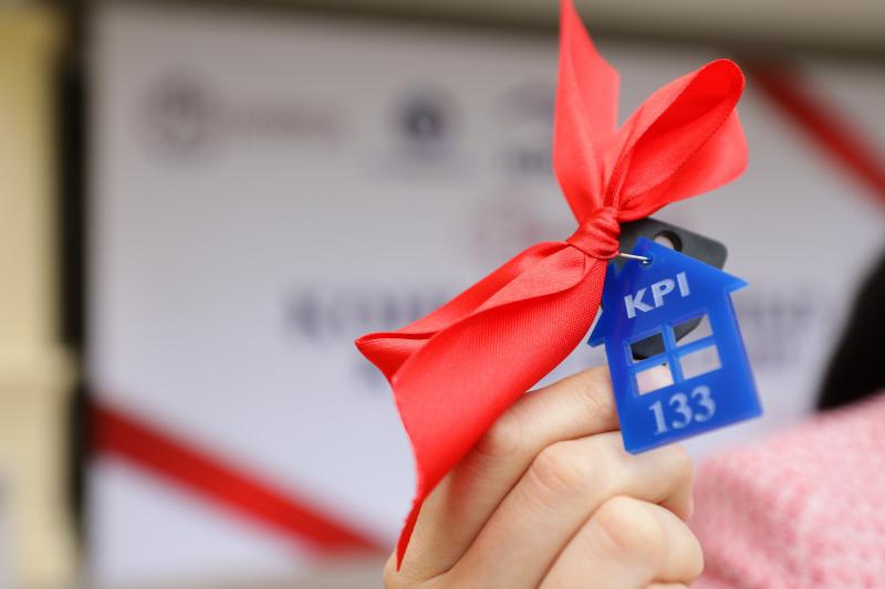 Работники ТОО «KPI Inc.» получили ключи от новых квартир, выделенных по льготной программе