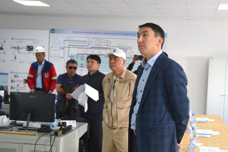 Глава КМГ посетил опреснительный завод на месторождении Каражанбас