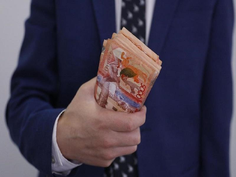 В Атырау и Мангистау – самые высокие зарплаты