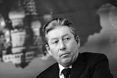 Глава совета директоров «Лукойла» скончался после падения из окна - Lenta.ru