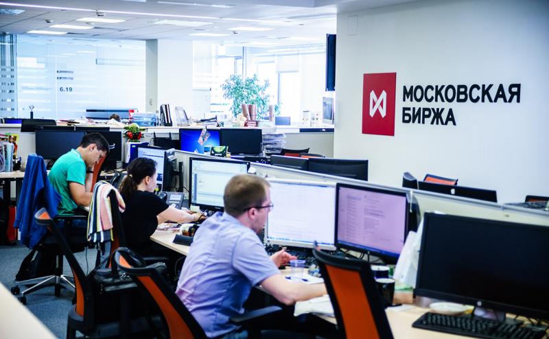 Московская биржа запускает торги кыргызским сомом и узбекским сумом.