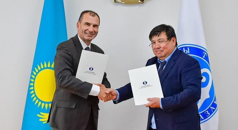 Порт Актау продолжает техническое переоснащение