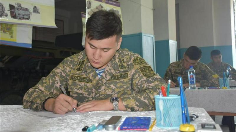 Демобилизовавшиеся казахстанцы смогут поступать в вузы без сдачи ЕНТ