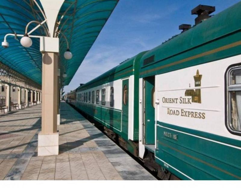 Өзбекстанда шетелдік туристерге арналған чартерлік пойыз іске қосылды