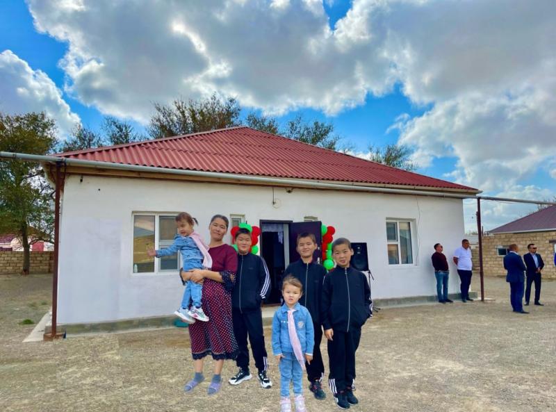 Қаражанбасмұнай кәсіподағы көп балалы отбасына жаңа үй сыйлады