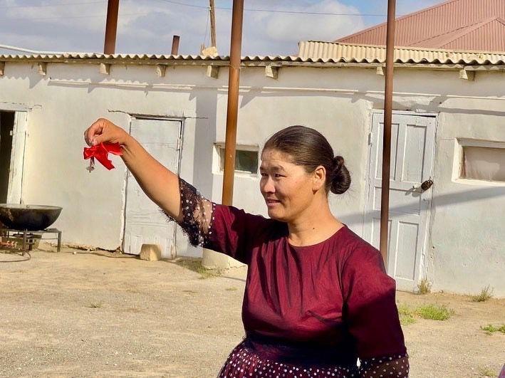 Новый дом подарили многодетной семье нефтяники Каражанбаса