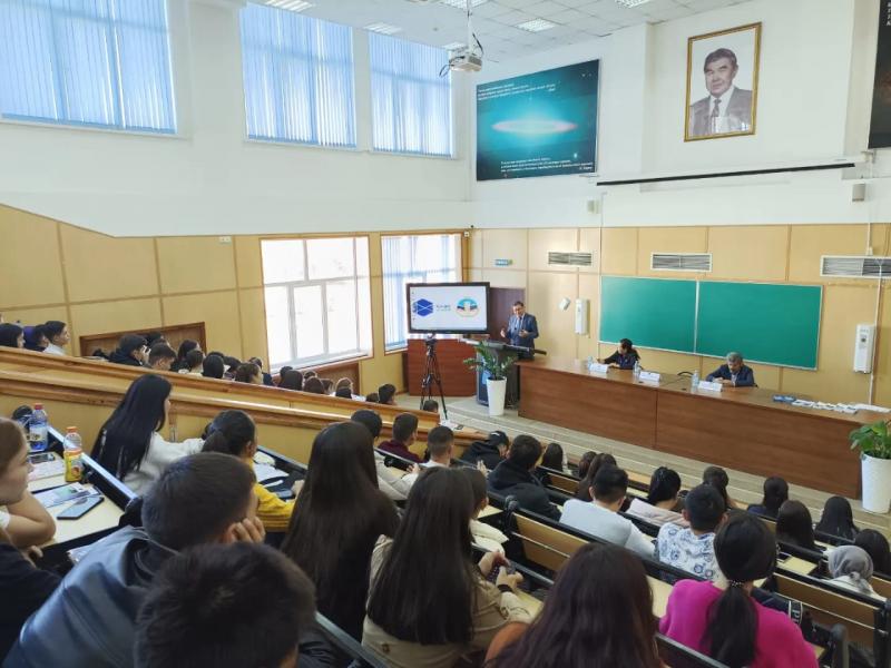 ҚАЭС бас директоры ҚазҰУ студенттеріне дәріс оқыды