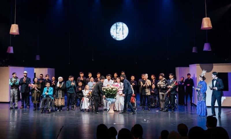 «Қанаттылар» театрында естелік пошта маркасының тұсауы кесілді