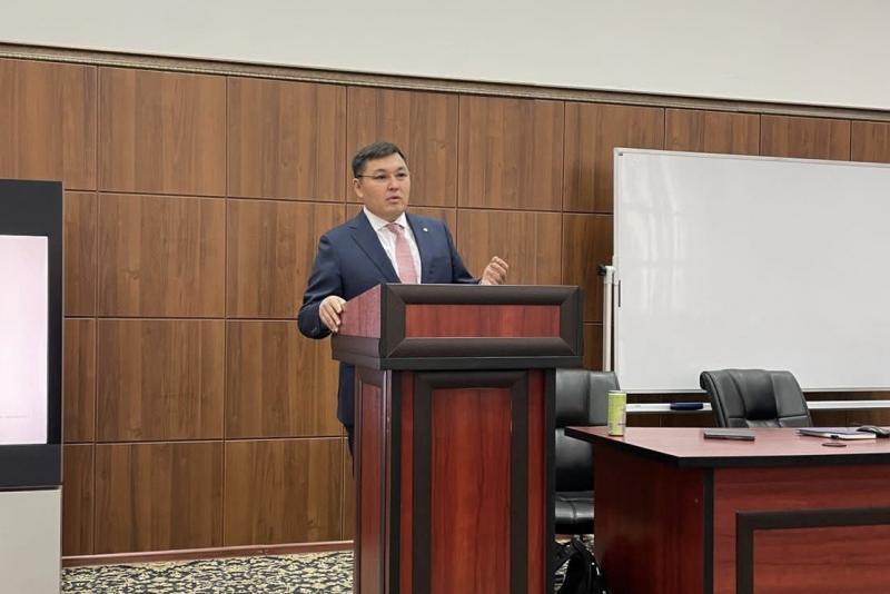 Қазақтеңізкөлікфлотының басшысы студенттерге дәріс оқыды