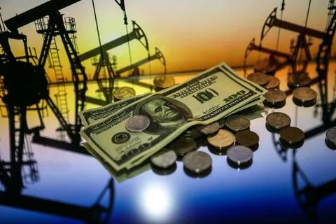 Нефть Brent опустилась ниже 82 долларов впервые с 11 января