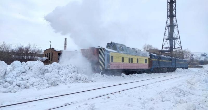 Железнодорожники Усть-Каменогорска применили новую технологию очистки путей от снега