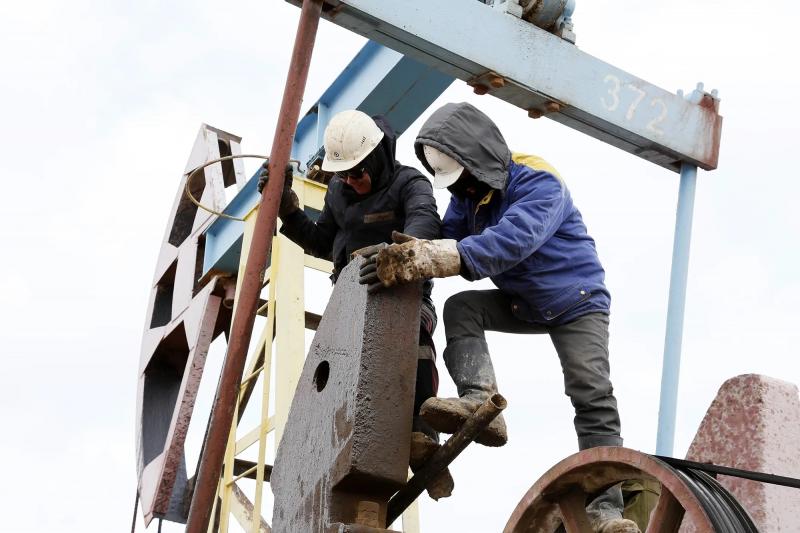 Минэнерго расторгло 12 контрактов с недропользователями в нефтегазе 