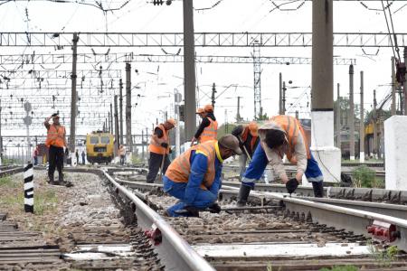 Зарплату железнодорожникам повысят еще на 10 процентов