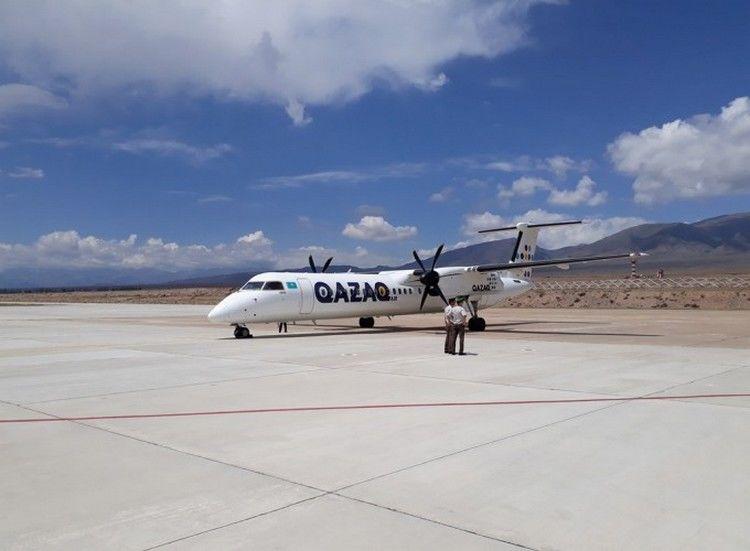 Иссык куль аэропорт самолеты. Иссык куль вид из космоса. Аэропорт тамчи киргизия. Иссык-куль с самолета. Самолет до иссык куля.