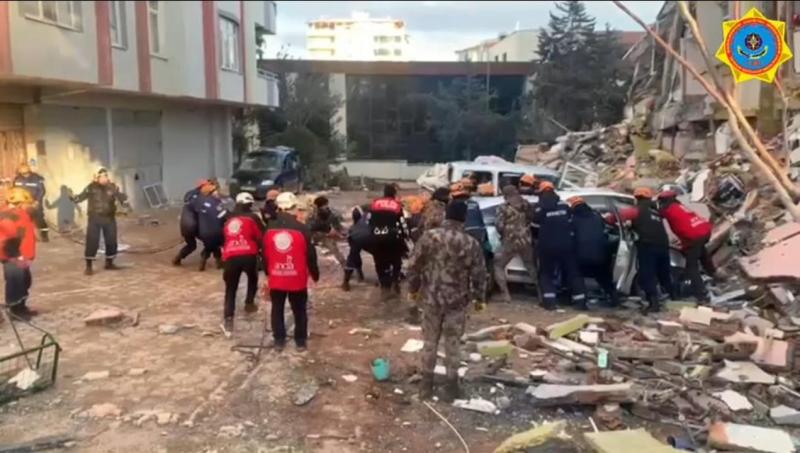 Спасатели МЧС Казахстана продолжают поисково-спасательные работы в районе Ибрахимили