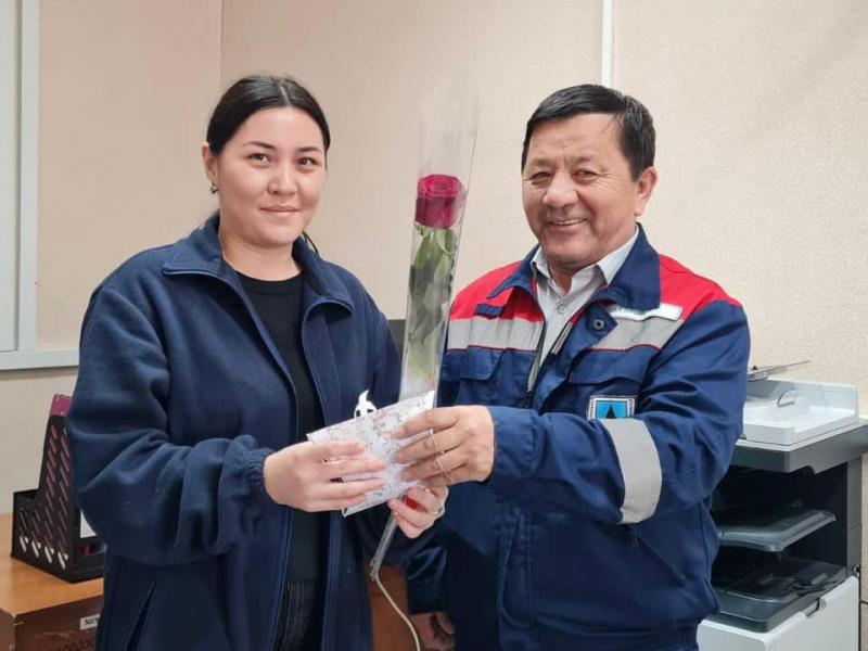 Нефтяники Каражанбаса поздравили коллег-женщин