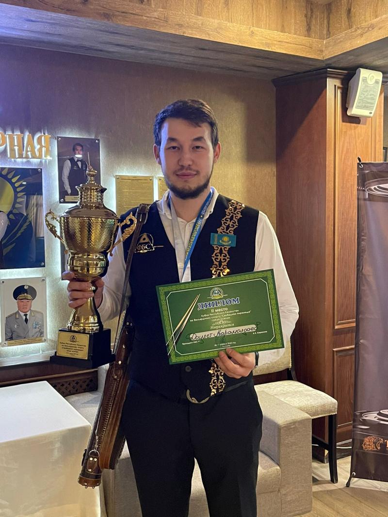 Сотрудник АлЭС взял "серебро" в республиканском турнире по бильярду