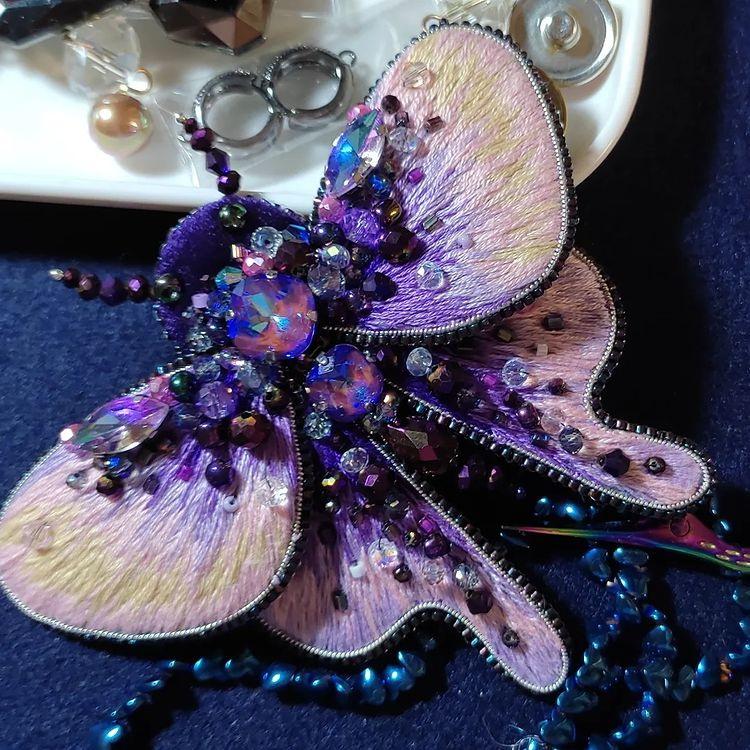 Изящная брошь, или История одного хобби