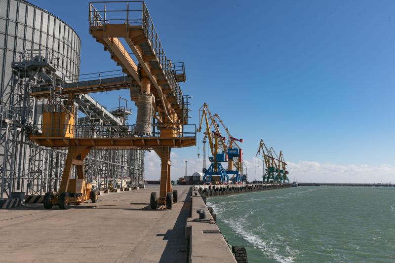 Биыл Ақтау портында 1 млн тонна жүк тиелді