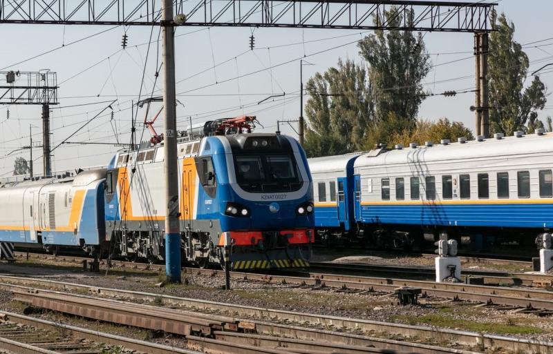 Пассажиры поезда «Шымкент - Астана» могут заказать услугу трансфера до дома