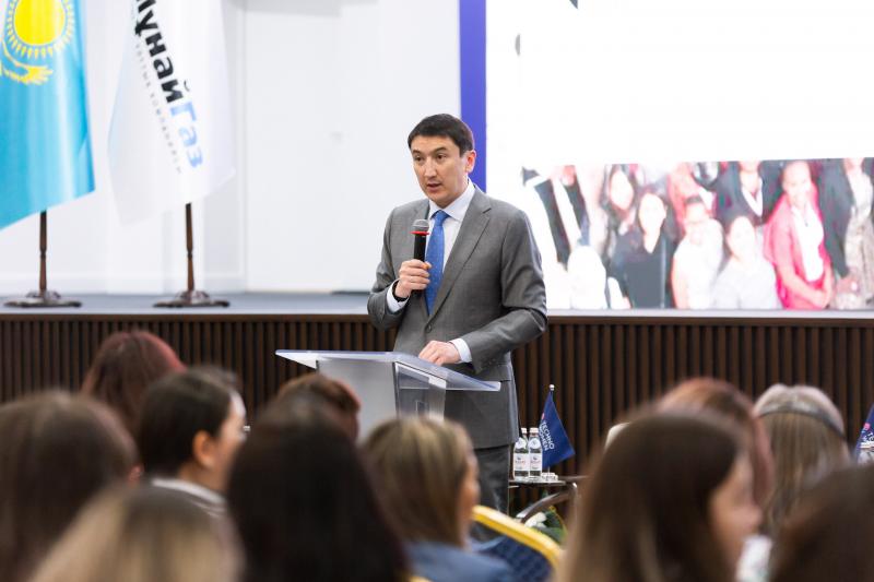 ҚазМұнайГаз алаңында қызметкер әйелдердің әлеуетін дамыту мәселесі талқыланды