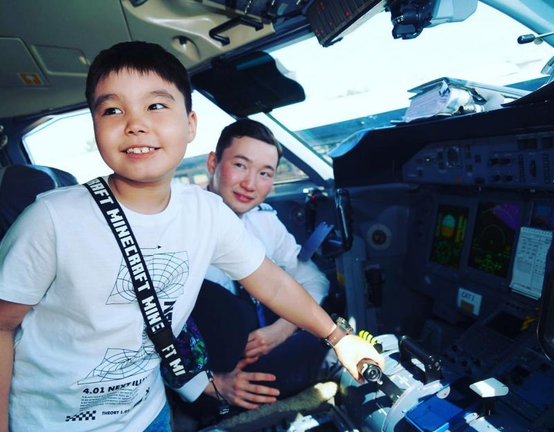 QAZAQ AIR - детям: экскурсия на борт воздушного судна