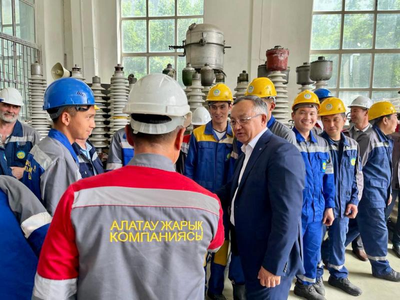 Алатау Жарық Компаниясының еңбек ұжымы ҚРКФ төрағасымен кездесті