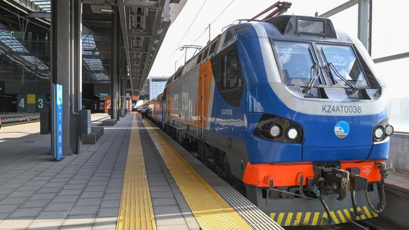 Поезд «Тальго» отправился в первый рейс из столицы до Алаколя
