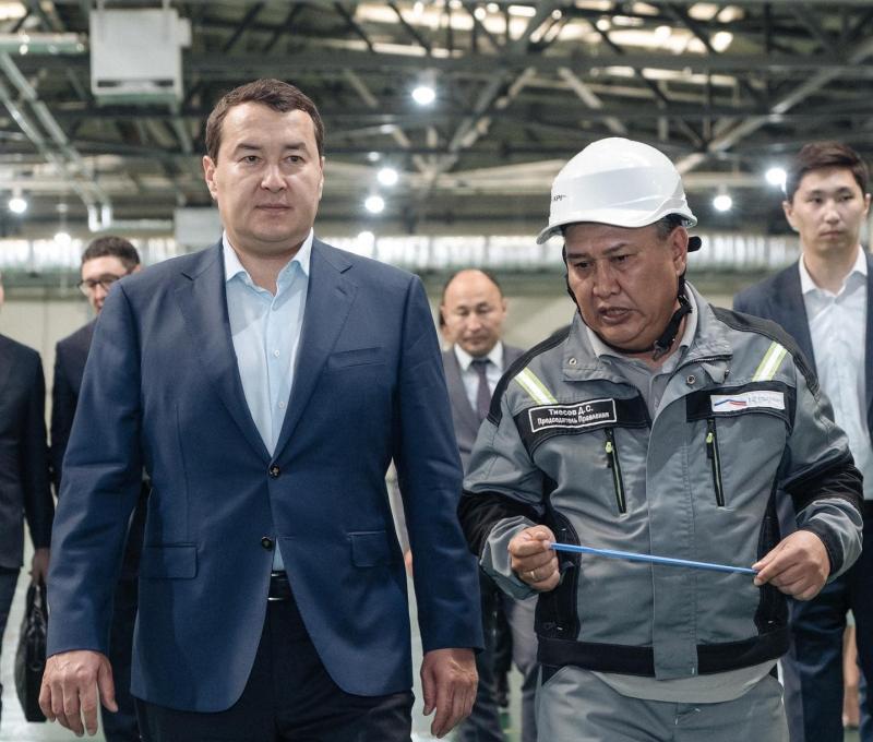 Премьер-министр РК Алихан Смаилов ознакомился с работой Kazakhstan Petrochemical Industries Inc