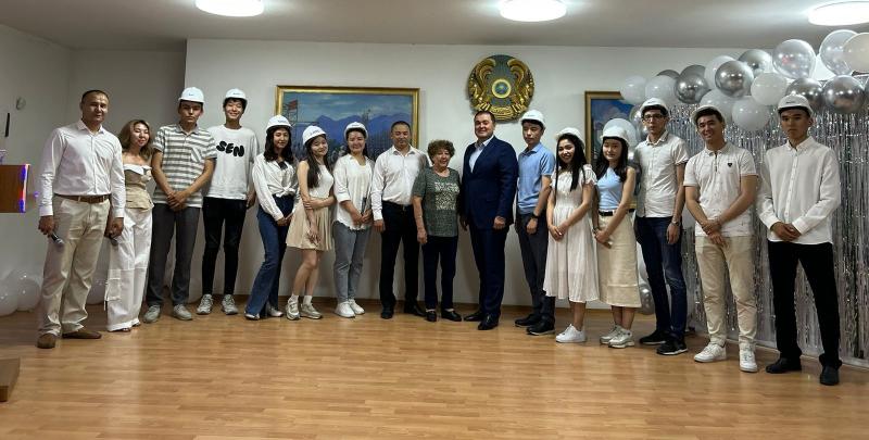 В АлЭС прошло посвящение молодёжи в энергетики в стиле White Party