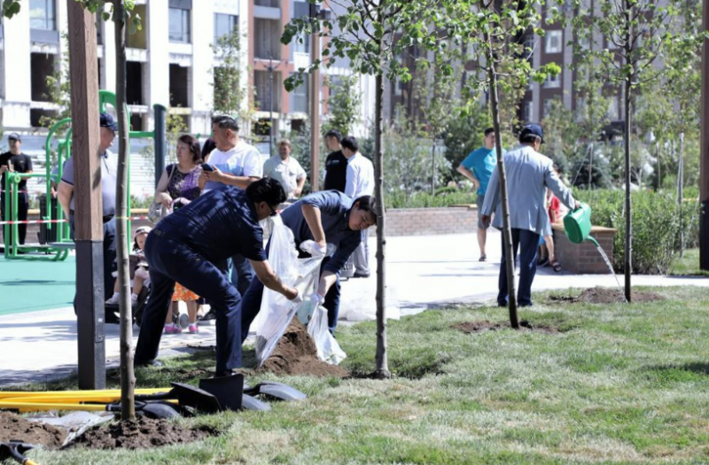 Сквер жителям и гостям столицы подарили представители КТЖ