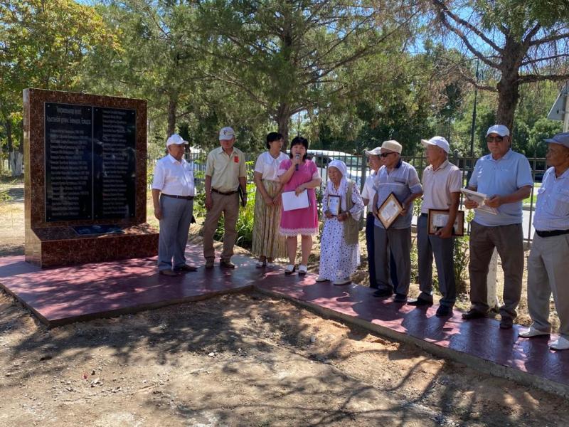 Арыста теміржолшылар әулетіне ескерткіш тақта қойылды