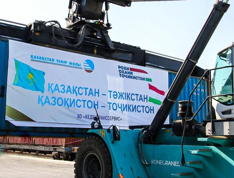 Кедентранссервис отправил две тысячи тонн муки в Таджикистан через Китай