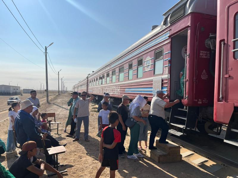 Встречают с большим радушием: медпоезд объезжает Мангыстау 