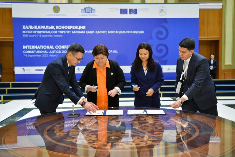 Қазпошта мен Конституциялық сот пошта маркаларын айналымға енгізді