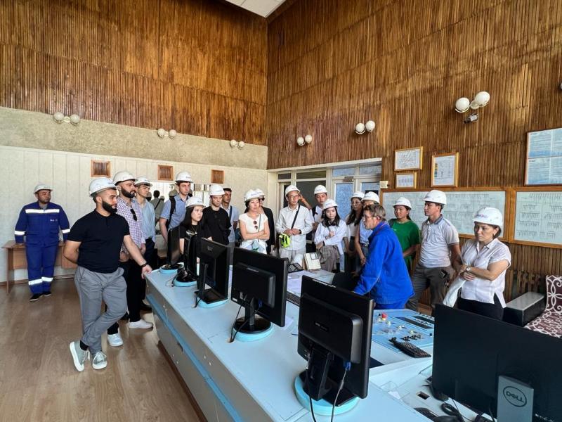 20 студентов, магистрантов и исследователей посетили АлЭС