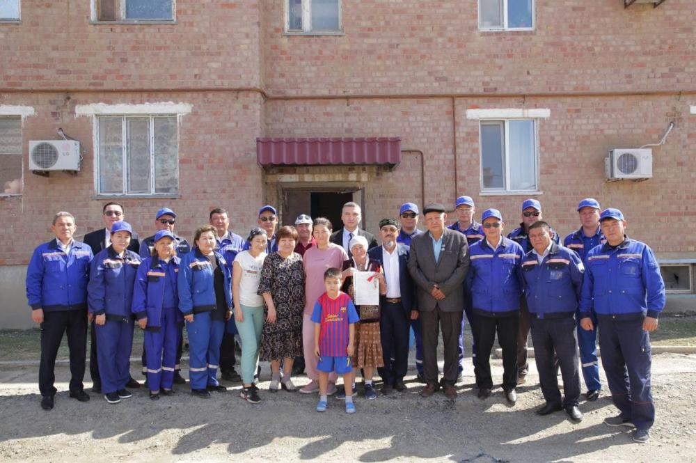 Фото Ембі Мұнайшысы