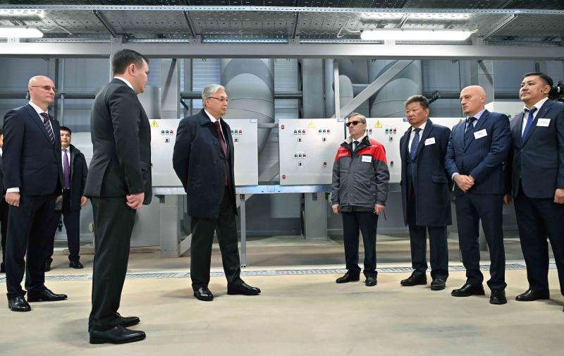 Токаев проверил строительство газовых теплостанций в Астане
