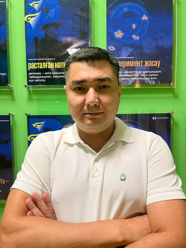 Аққұбалар үйсіздермен порно