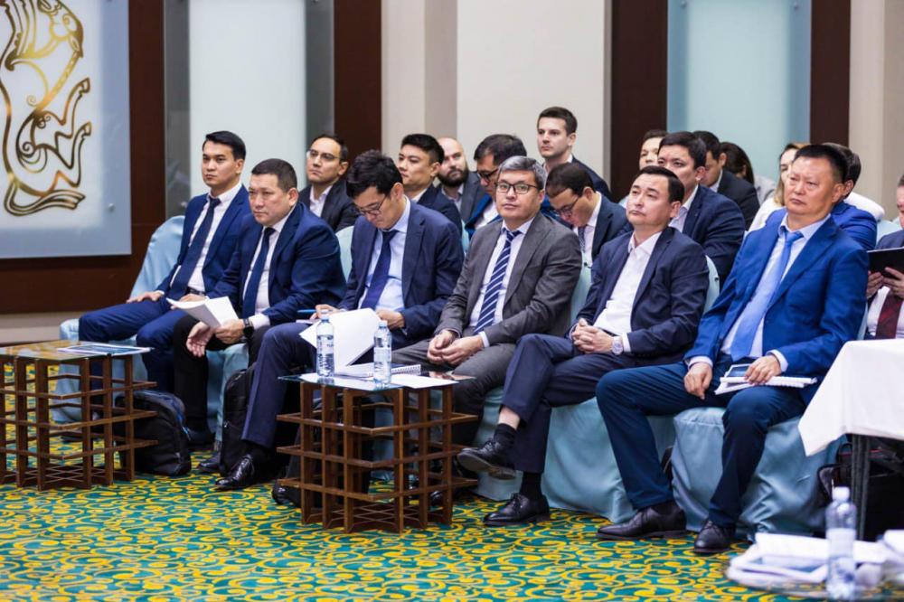 Фото Ембі Мұнайшысы