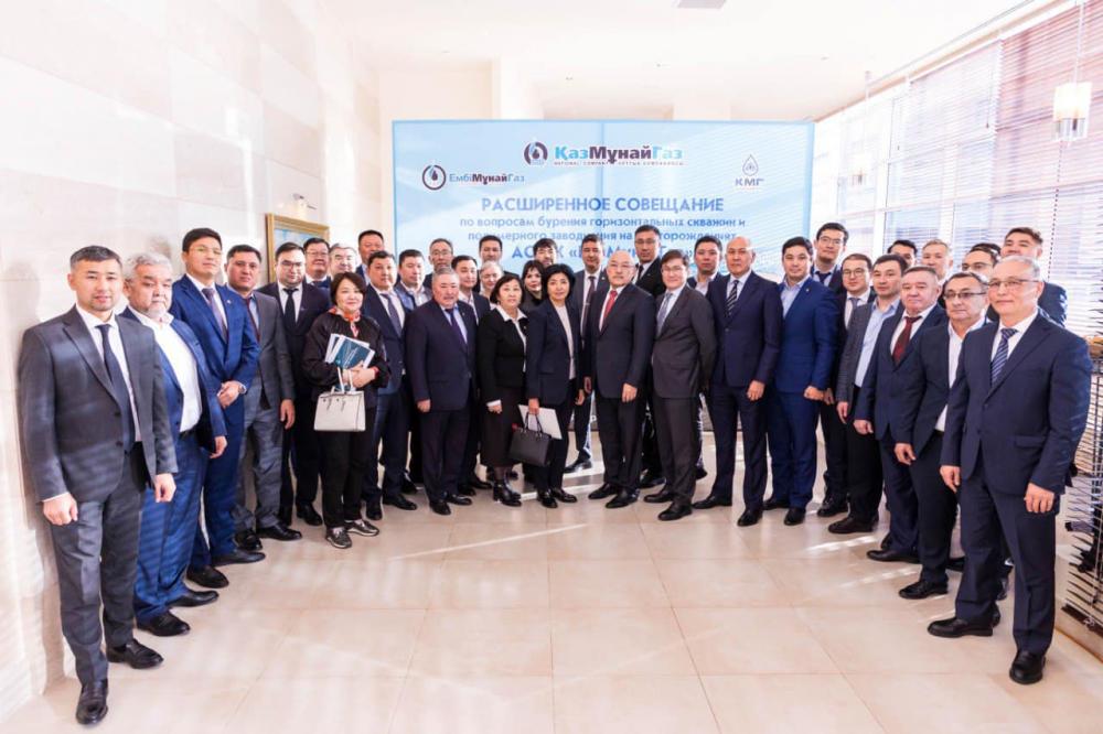 Фото Ембі Мұнайшысы