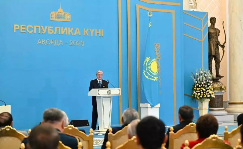 Токаев поздравил казахстанцев с Днём Республики