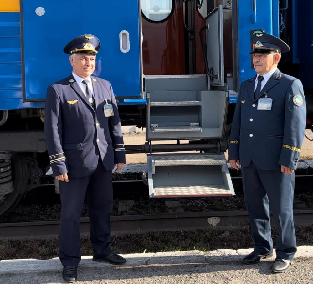 Ресейде киімін шешпей порно түсірілген Лиза Энн және оның порнодағы достары