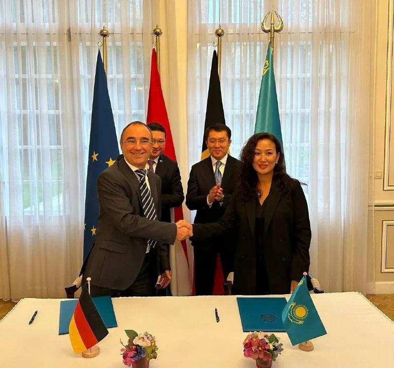 Hyrasia One и Semurg Invest подписали соглашение об экспорте зеленого водорода через морской терминал Саржа в порту Курык