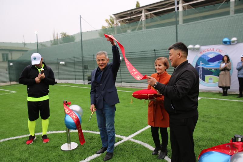 Футбольное поле в подарок: Каскад ГЭС отмечает 75 -летний юбилей