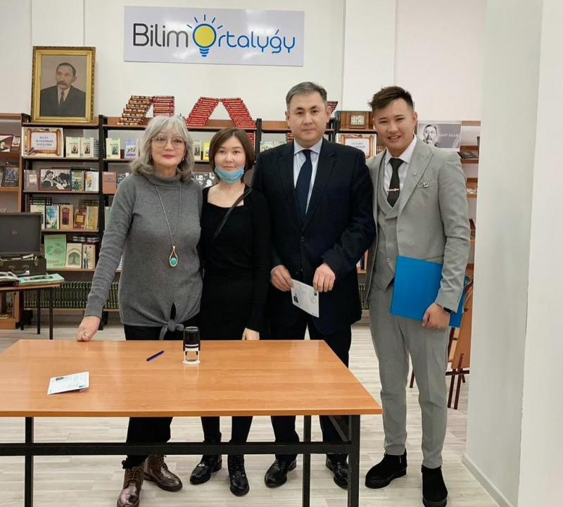 Өмірін пошта саласымен байланыстырған үлгілі отбасы