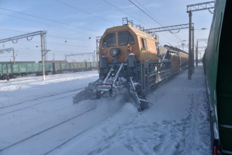 281 единиц специальной техники будут расчищать от снега железнодорожные пути
