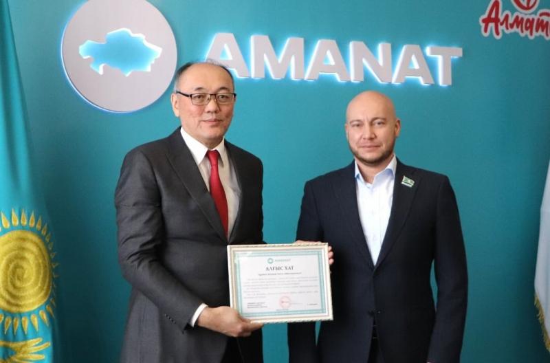 Қазпошталықтар Amanat партиясының қатарына қабылданды