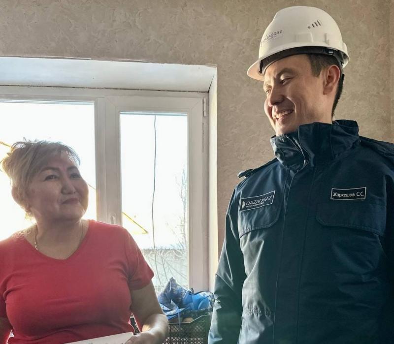 Руководитель QazaqGaz показал как идет газификация Астаны