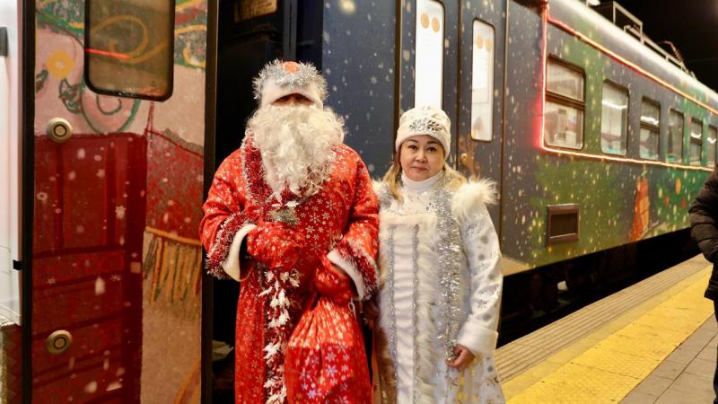 Новогодний электропоезд отправился в первый рейс из столицы на Курорт-Боровое